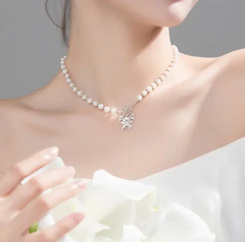 Collier perle artificielle Papillon