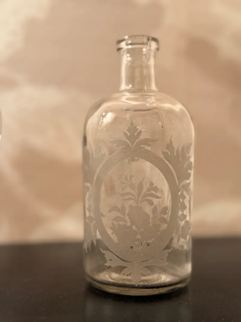 Flacon d'eau de toilette en verre petit