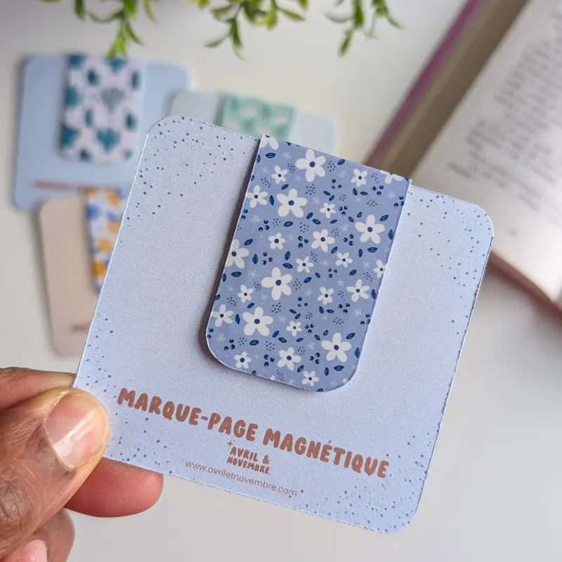 Marque-Page Magnétique - Petites fleurs blanches - Fond Violet