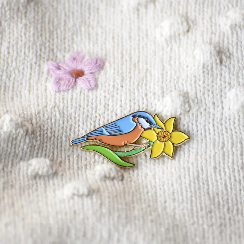 Pin's Sittelle, accessoire