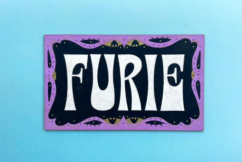 Plaque Furie peinte à la main