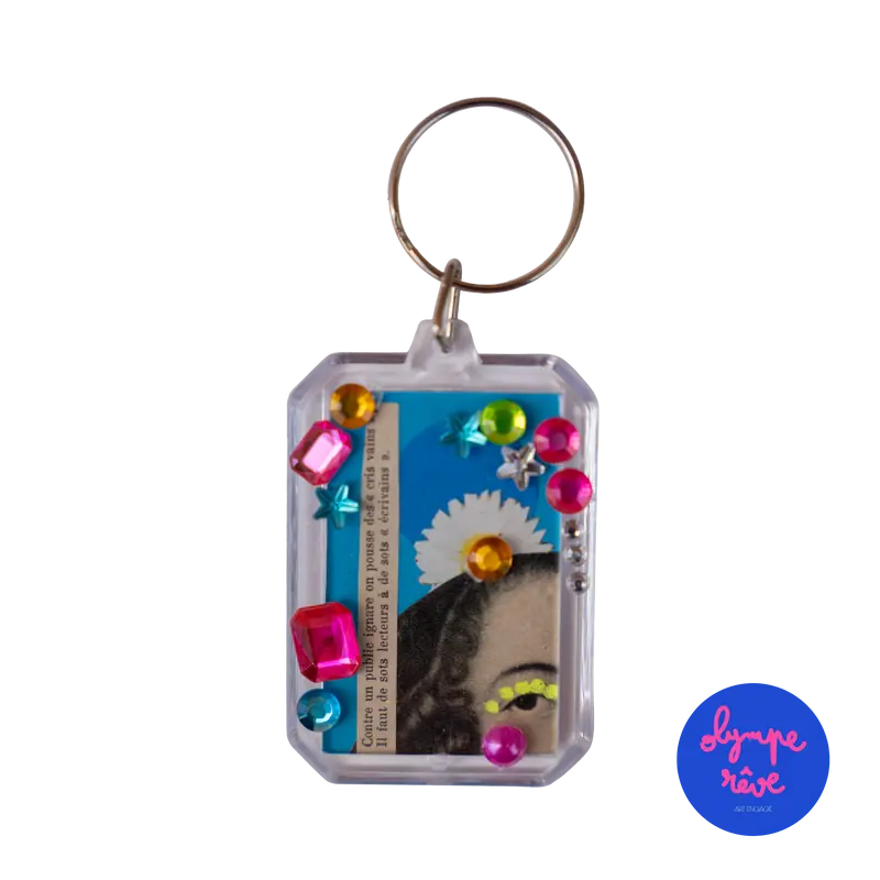 Porte-clé collage original n°1 — Des cris vains, écrivains , Pièce unique 3 × 5 cm